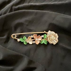 Floral pin